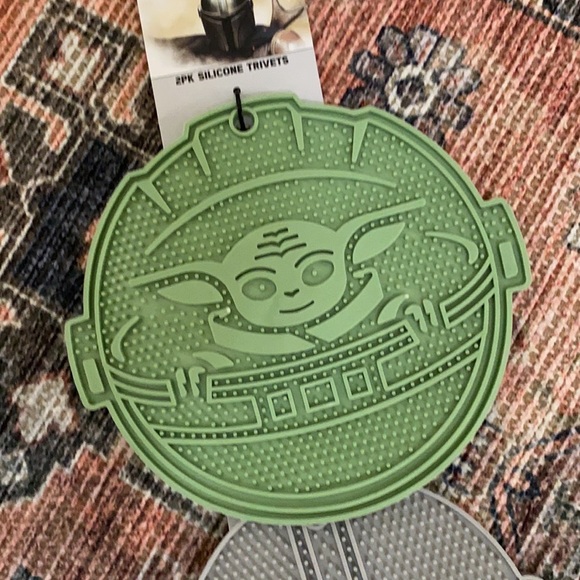 Star Wars Mandalorian Silicone Trivet Set - Picture 3 of 3